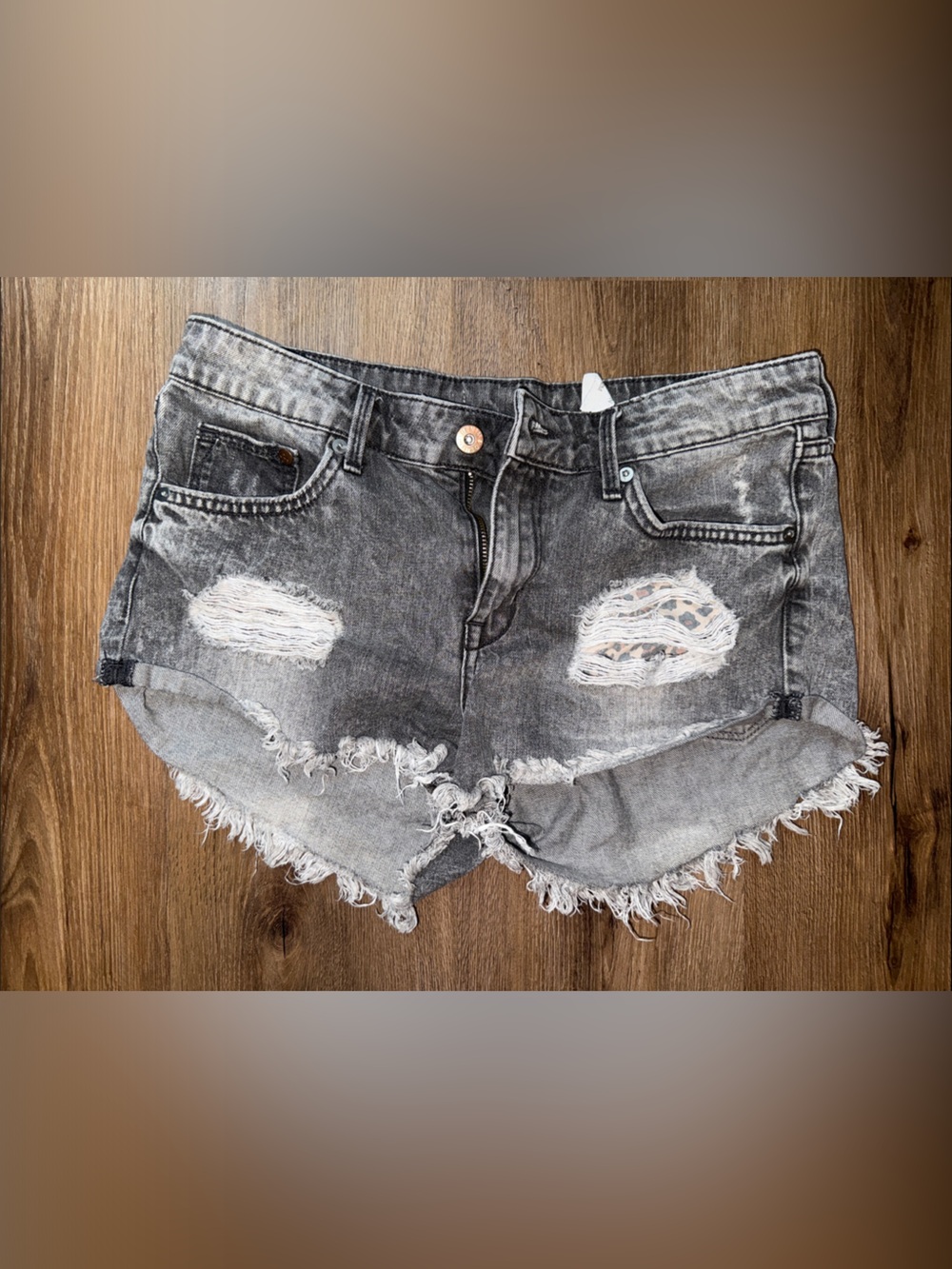 Denim&Co Gray Washed Distressed Frayed Jean Shorts